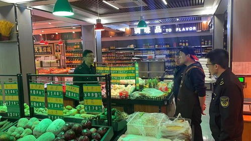 阳信县商店镇市场监管所开展食用农产品“生鲜灯”专项检查，守护群众“菜篮子”安全